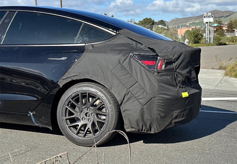 Model 3 deals standard wheels