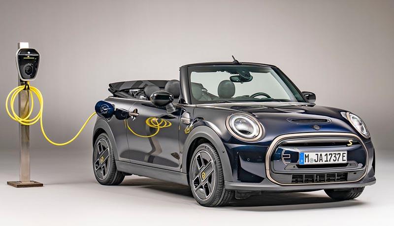 2023 Mini Cooper SE Convertible. - BurlappCar